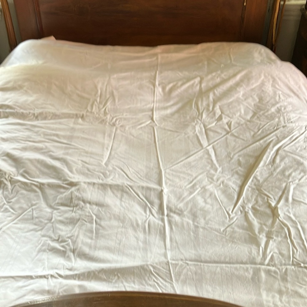 100% cotton sateen duvet cover. Queen